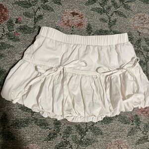 White bubble micro skirt with tie bows 🤍✨☁️
XS